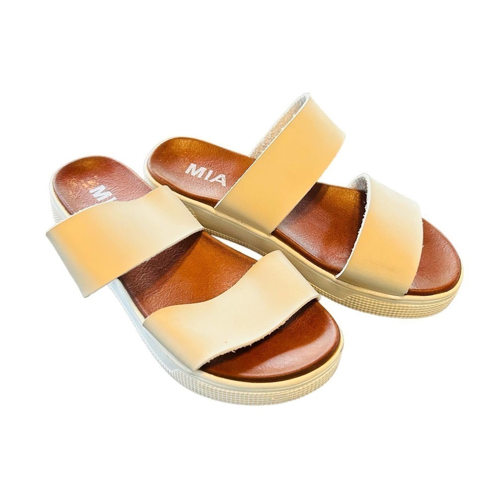 MIA size 6 Saige platform sandals nubuck straps slide on with rubber sole